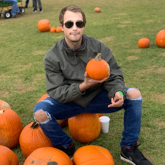 Meet your Posher, Chris - Picture 2 of 4